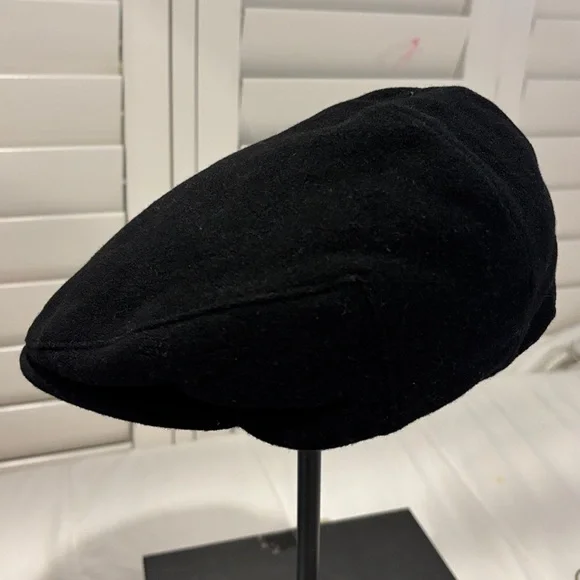 Classic Black Flat Cap - Picture 3 of 5